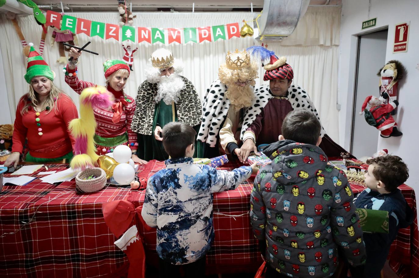 Cerca de 500 niños de 290 familias vulnerables de Valladolid, recibieron sus regalos de Reyes gracias a la plataforma 'Entre Todos Ayudamos' 