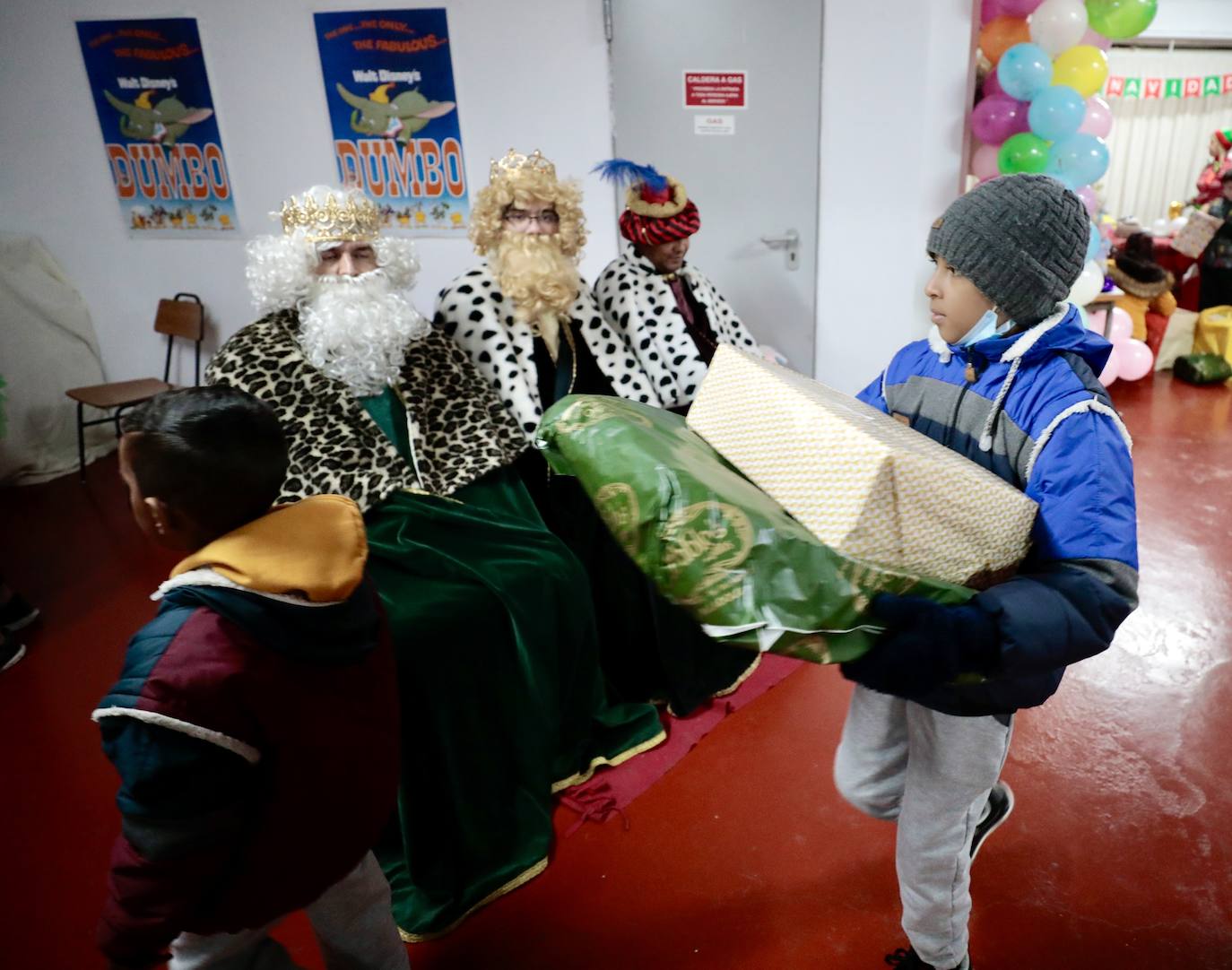 Cerca de 500 niños de 290 familias vulnerables de Valladolid, recibieron sus regalos de Reyes gracias a la plataforma 'Entre Todos Ayudamos' 