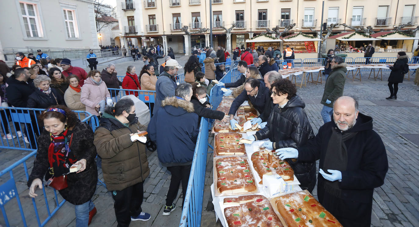 Se repartieron 7.500 raciones del dulce navideño en 75 minutos