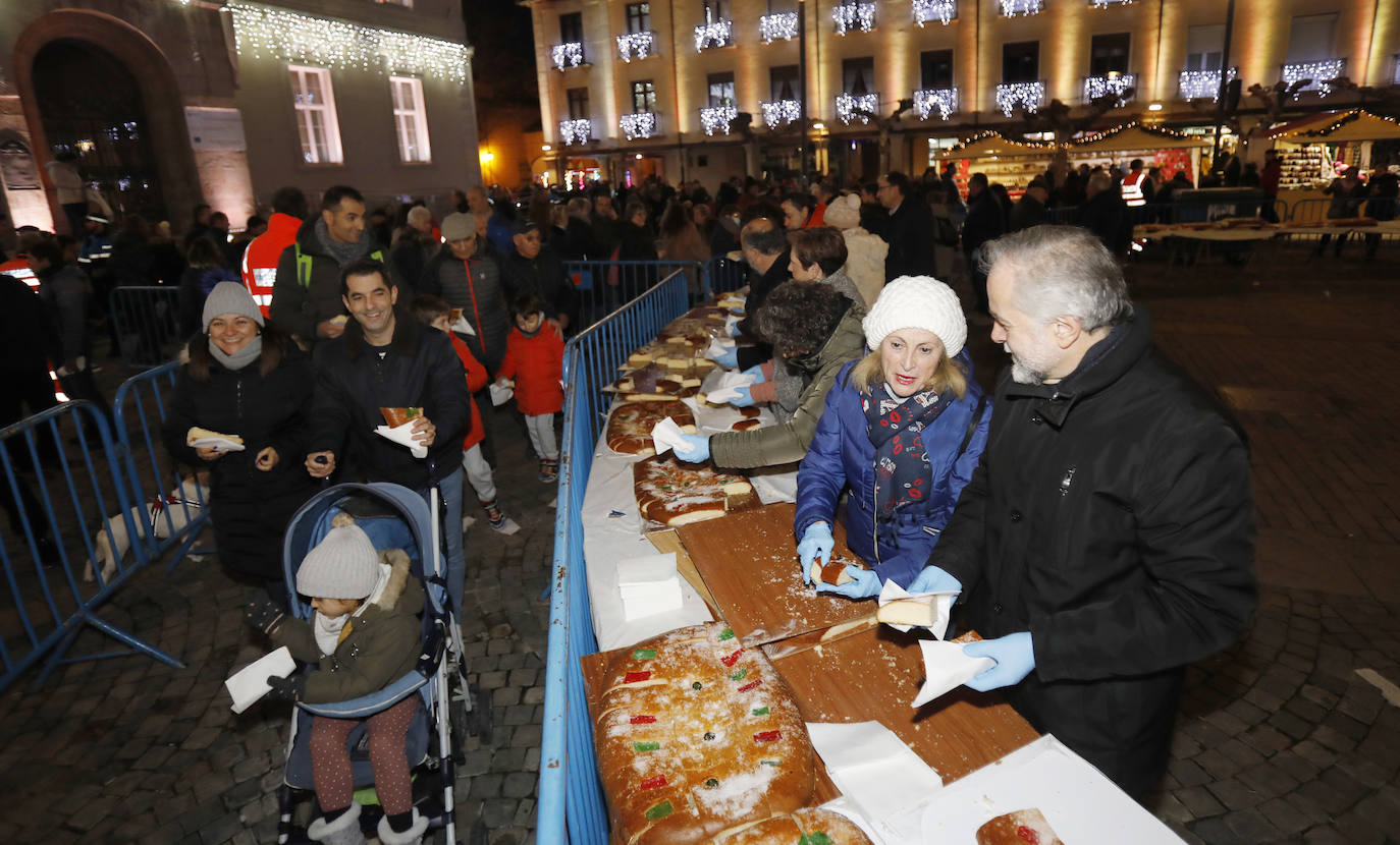 Se repartieron 7.500 raciones del dulce navideño en 75 minutos