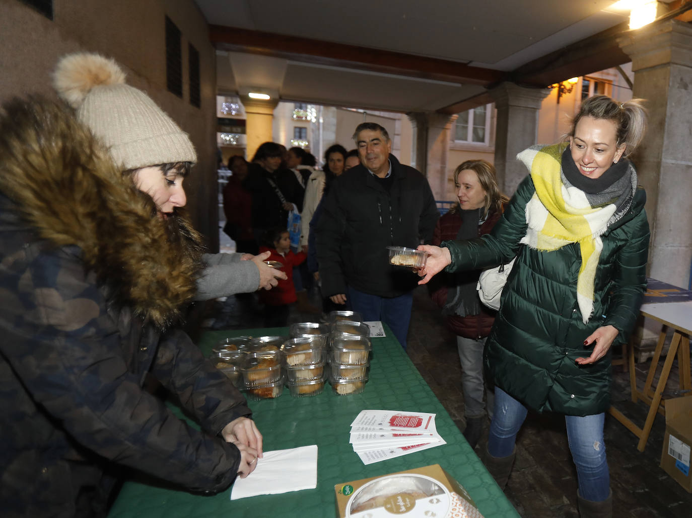 Se repartieron 7.500 raciones del dulce navideño en 75 minutos