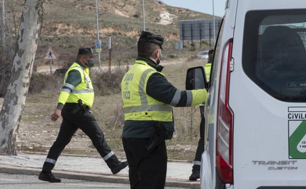 La Guardia Civil investiga a una persona por destrozar una marquesina del bus en Simancas 