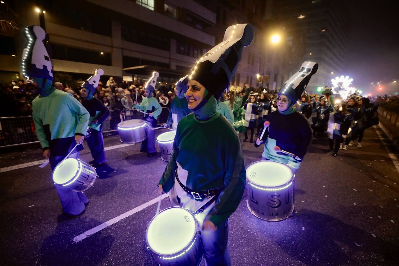 Fotos: Los Reyes Magos reparten ilusión y chucherías en Valladolid