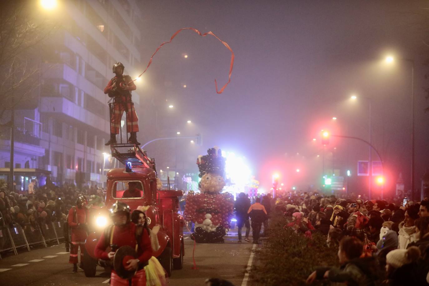 Fotos: Los Reyes Magos reparten ilusión y chucherías en Valladolid