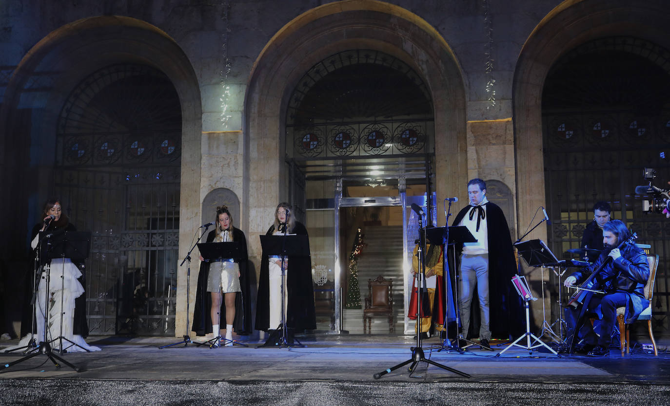 El desfile más multitudinario de la historia de la ciudad encandila a grandes y pequeños