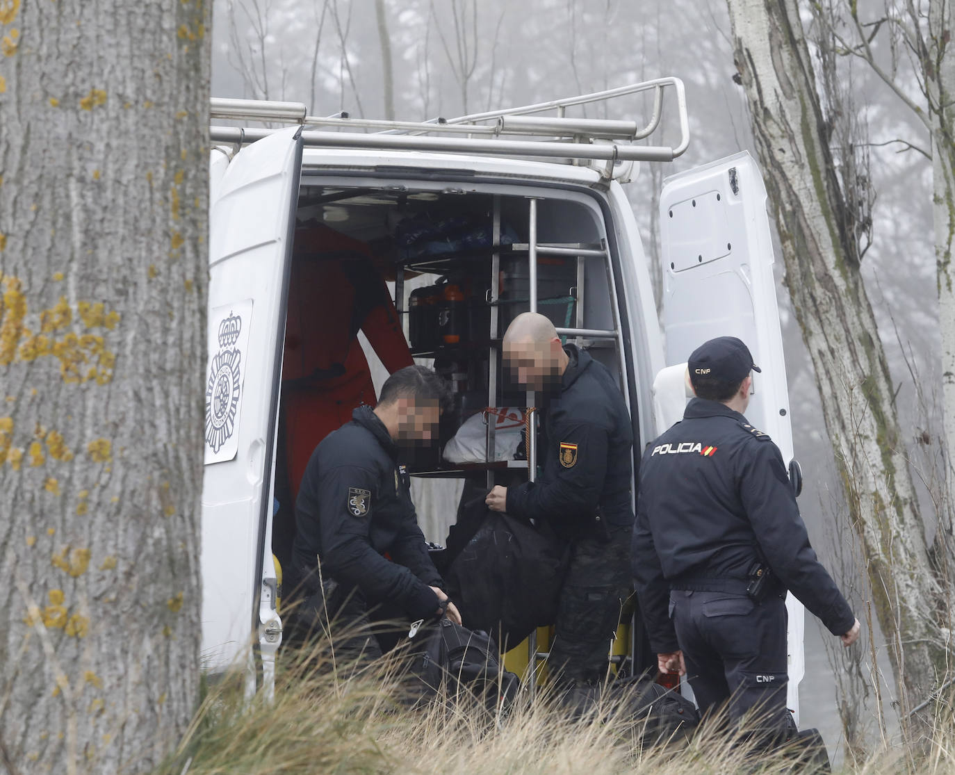 Fotos: Rescate de un conductor en el río Carrión