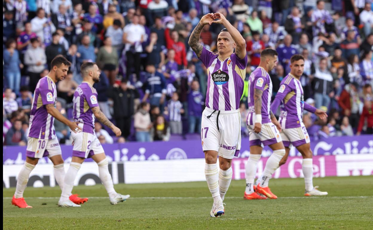 Roque Mesa celebra el gol que marcó al Elche en el partido de Liga disputado en el José Zorrilla. 