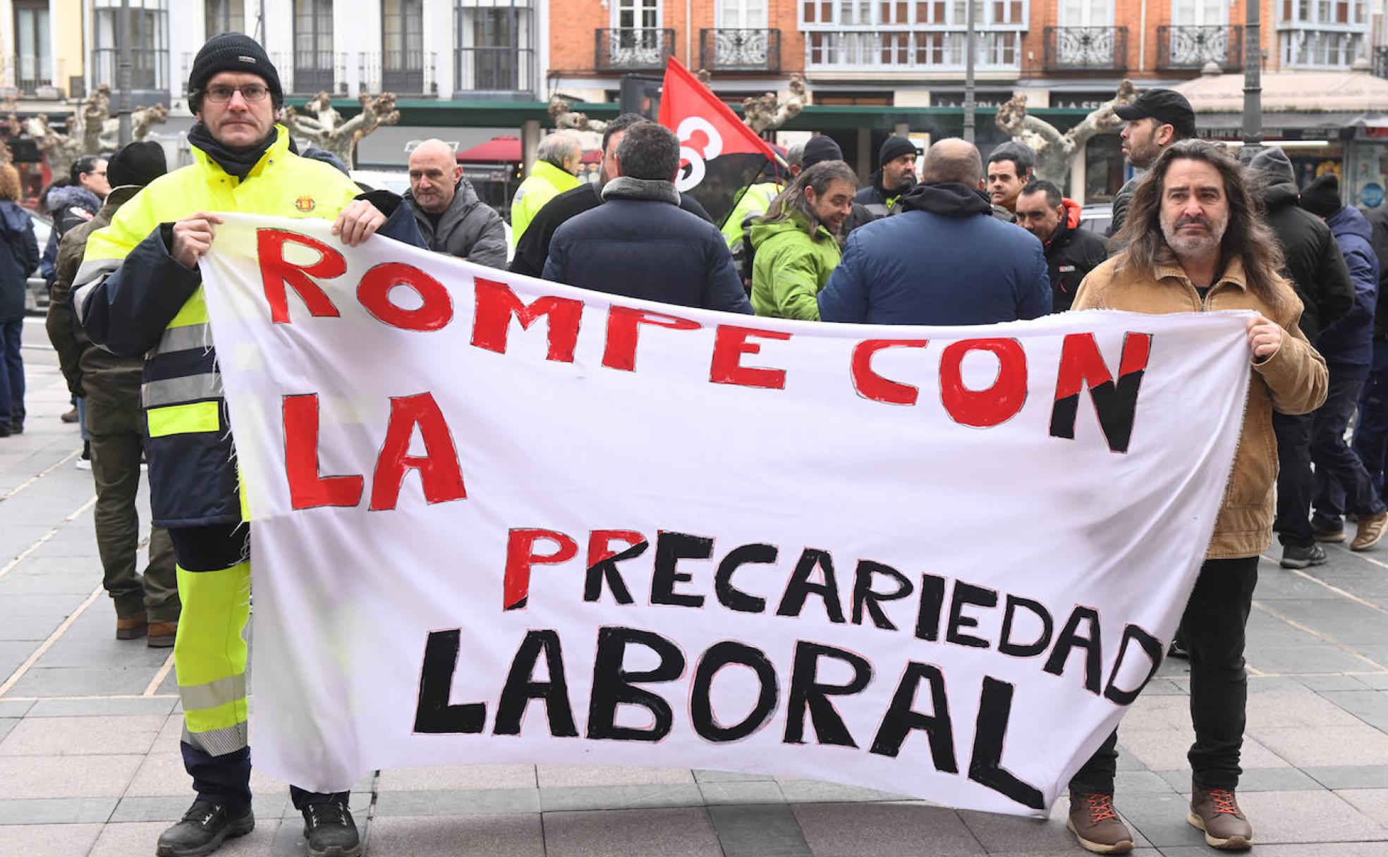 Protesta el pasado jueves por el accidente laboral del operario de Liimpieza fallecido. 