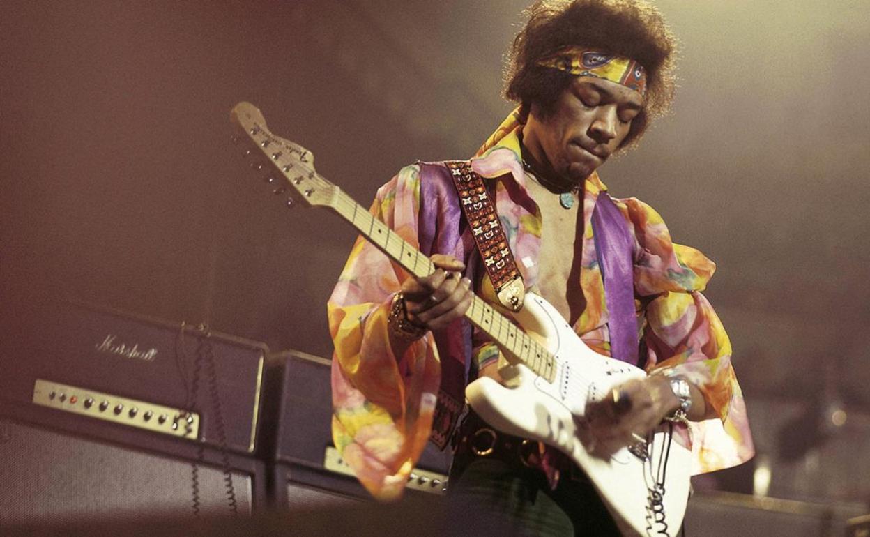 Jimi Hendrix en concierto.