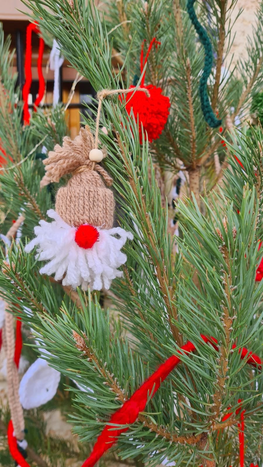 Cordovilla la Real ha brillado durante la Navidad con una esmerada decoración de árboles navideños