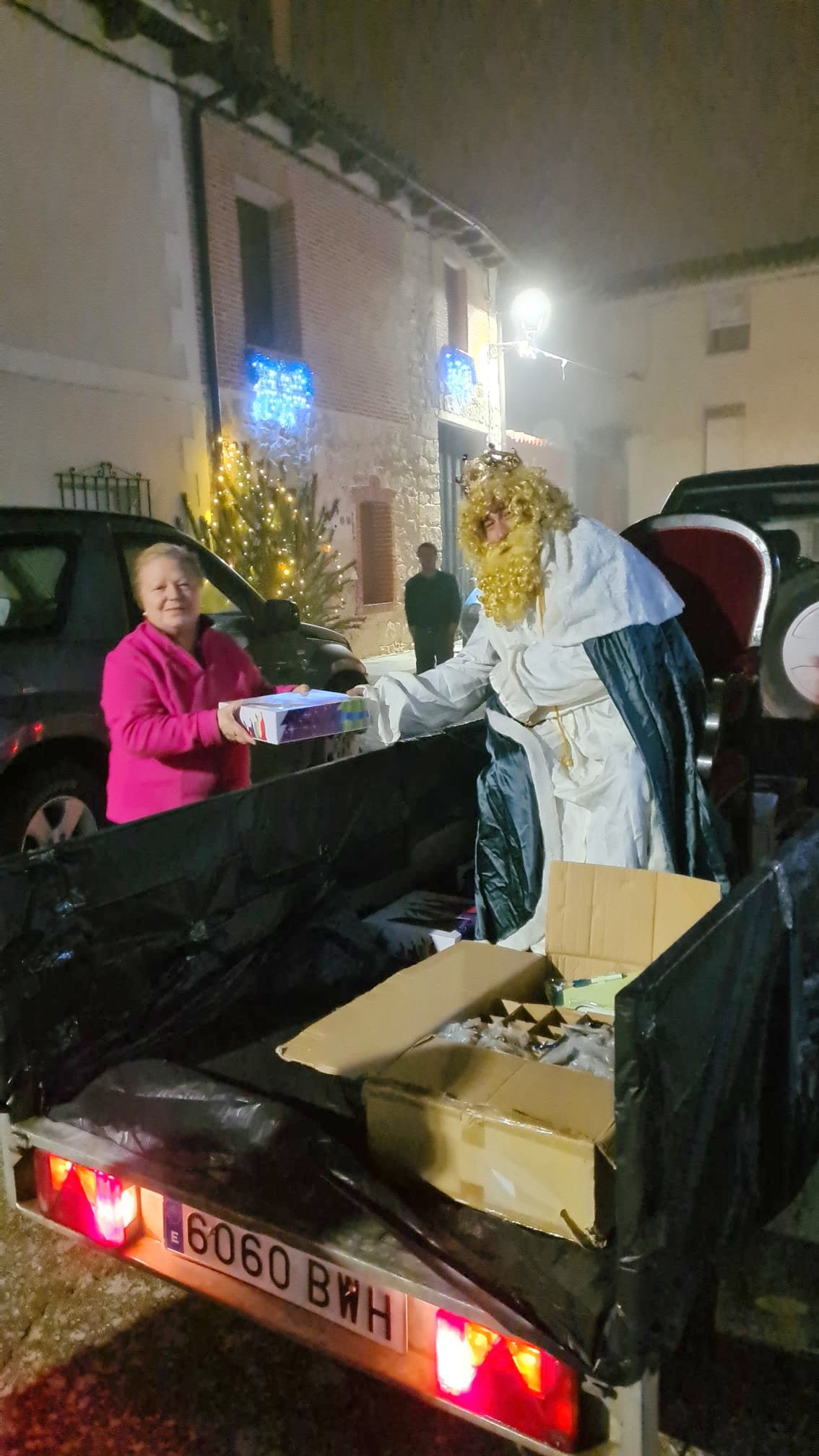 Cordovilla la Real ha brillado durante la Navidad con una esmerada decoración de árboles navideños