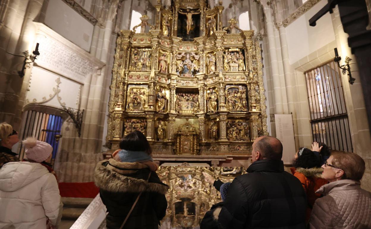 Visitantes en la Capilla del Sagrario, este sábado en la Catedral de Palencia. 