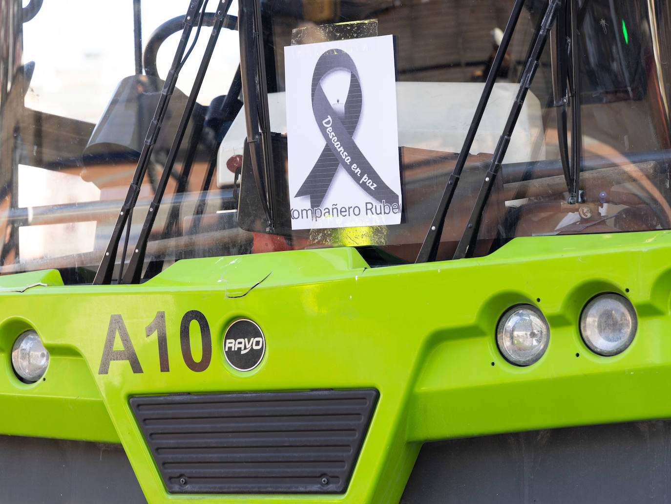 Fotos: Minuto de silencio en honor al trabajador municipal fallecido en Valladolid