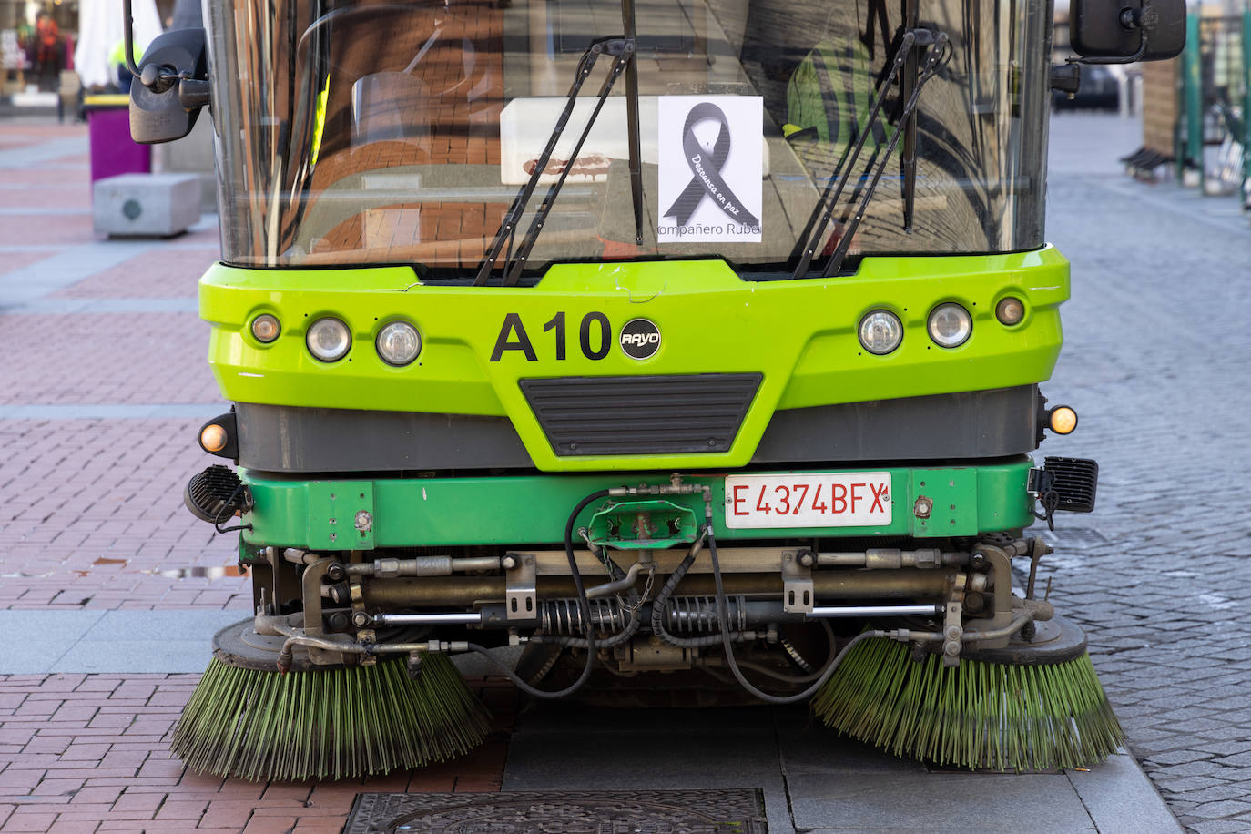 Fotos: Minuto de silencio en honor al trabajador municipal fallecido en Valladolid