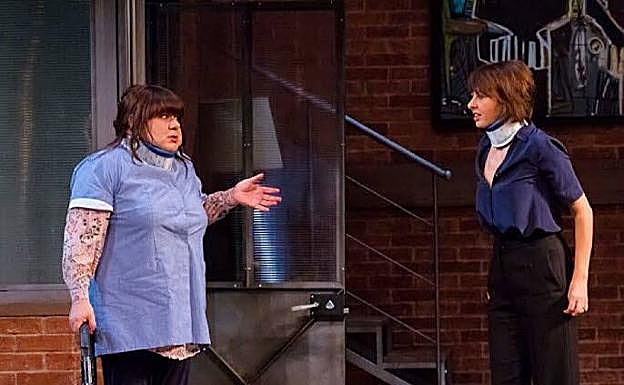 El actor Jorge Calvo (izquierda), en una representación de 'Ocho euros la hora'. 