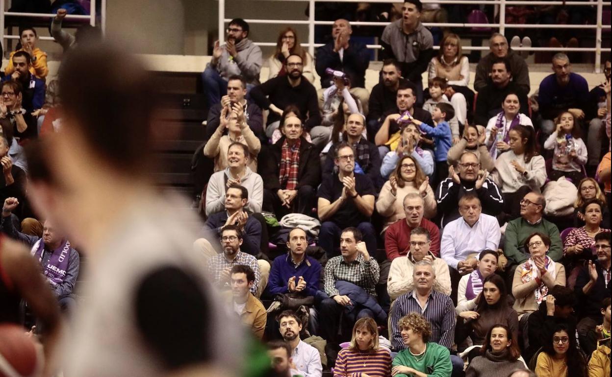 Aspecto de la grada del último partido entre el Pucela Basket y el Alega Cantabria. 