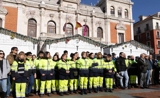 Minuto de silencio por el trabajador municipal fallecido. 