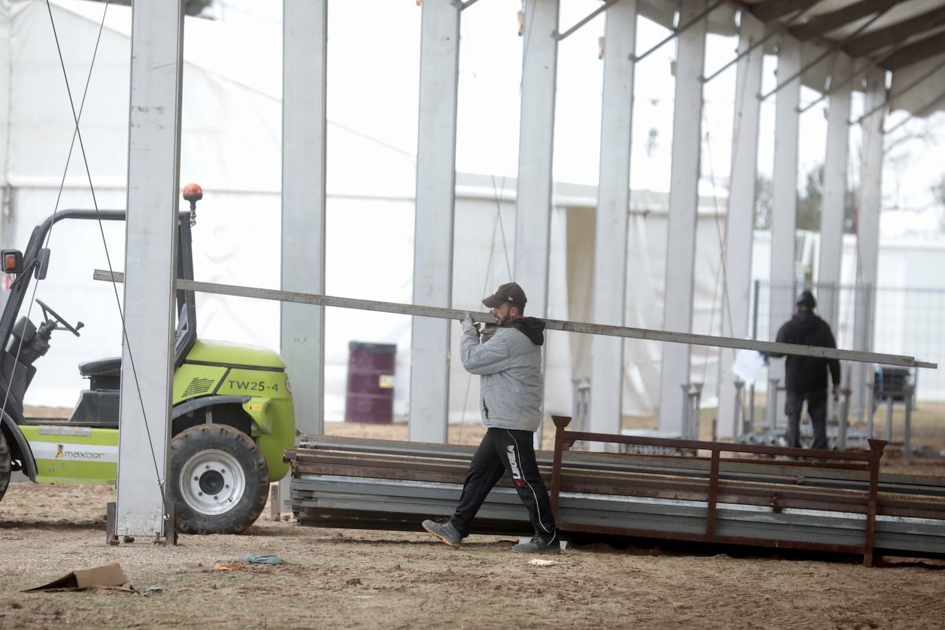 Instalación de la carpa principal de Pingüinos 2023