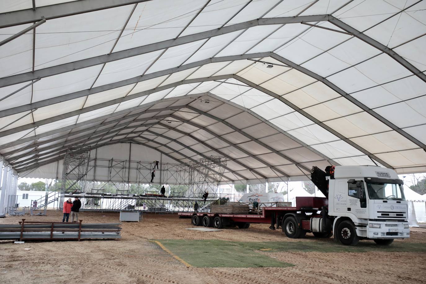 Instalación de la carpa principal de Pingüinos 2023