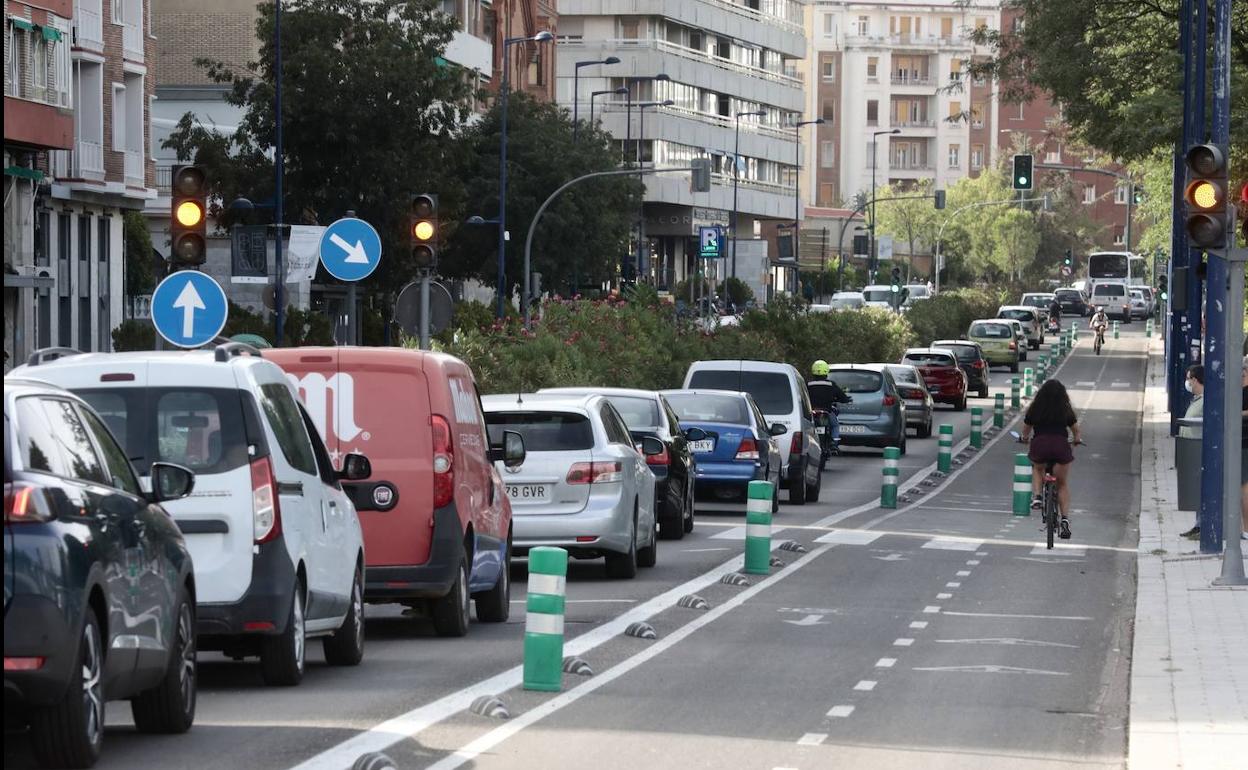 Carril bici del paseo de Isabel la Católica. 