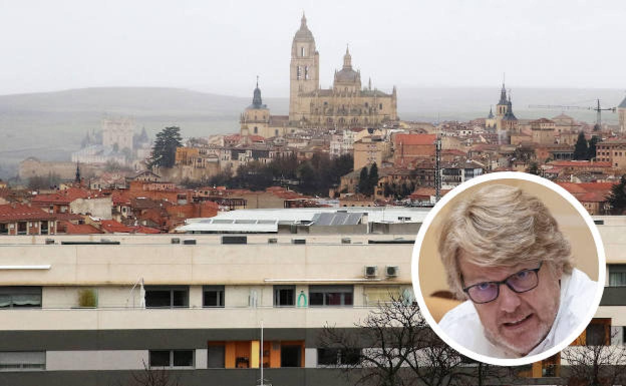 Vista de la Ciudad Vieja de Segovia desde el barrio más moderno de Comunidad Ciudad y Tierra. En el círculo, el concejal de Urbanismo, Jesús García Zamora. 