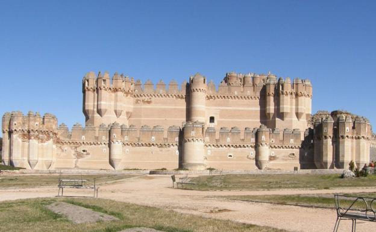 Vista general del castillo de Coca. 