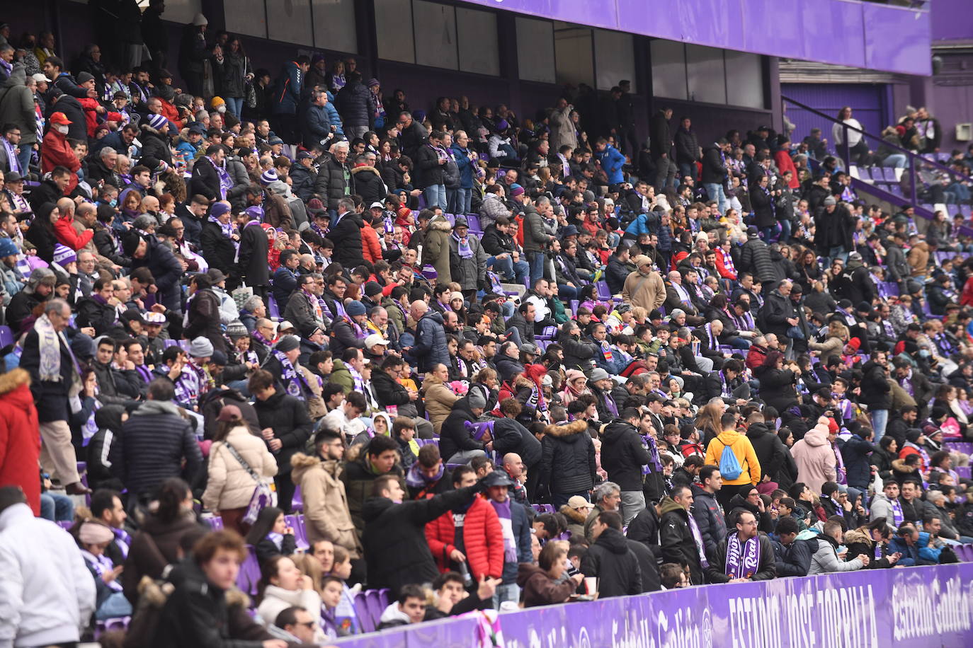 Fotos: Búscate en la grada del Real Valladolid-Rayo Vallecano (1/4)