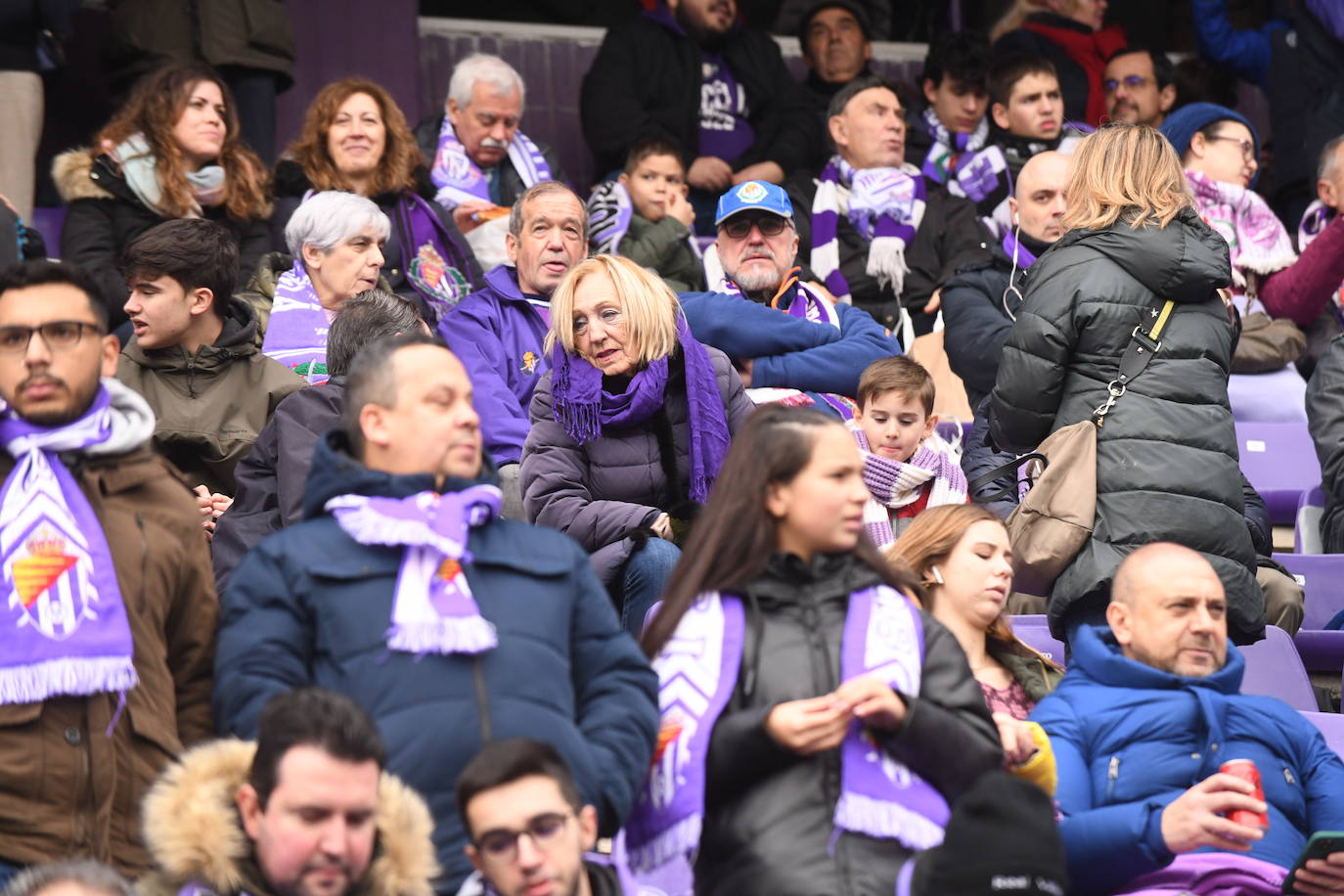 Fotos: Búscate en la grada del Real Valladolid-Rayo Vallecano (2/4)