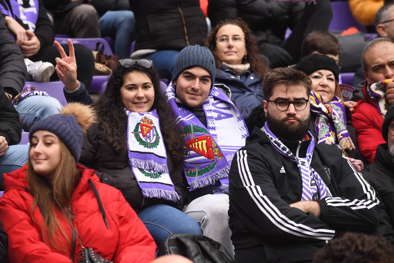 Fotos: Búscate en la grada del Real Valladolid-Rayo Vallecano (2/4)