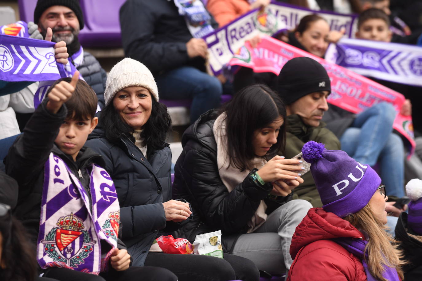 Fotos: Búscate en la grada del Real Valladolid-Rayo Vallecano (2/4)