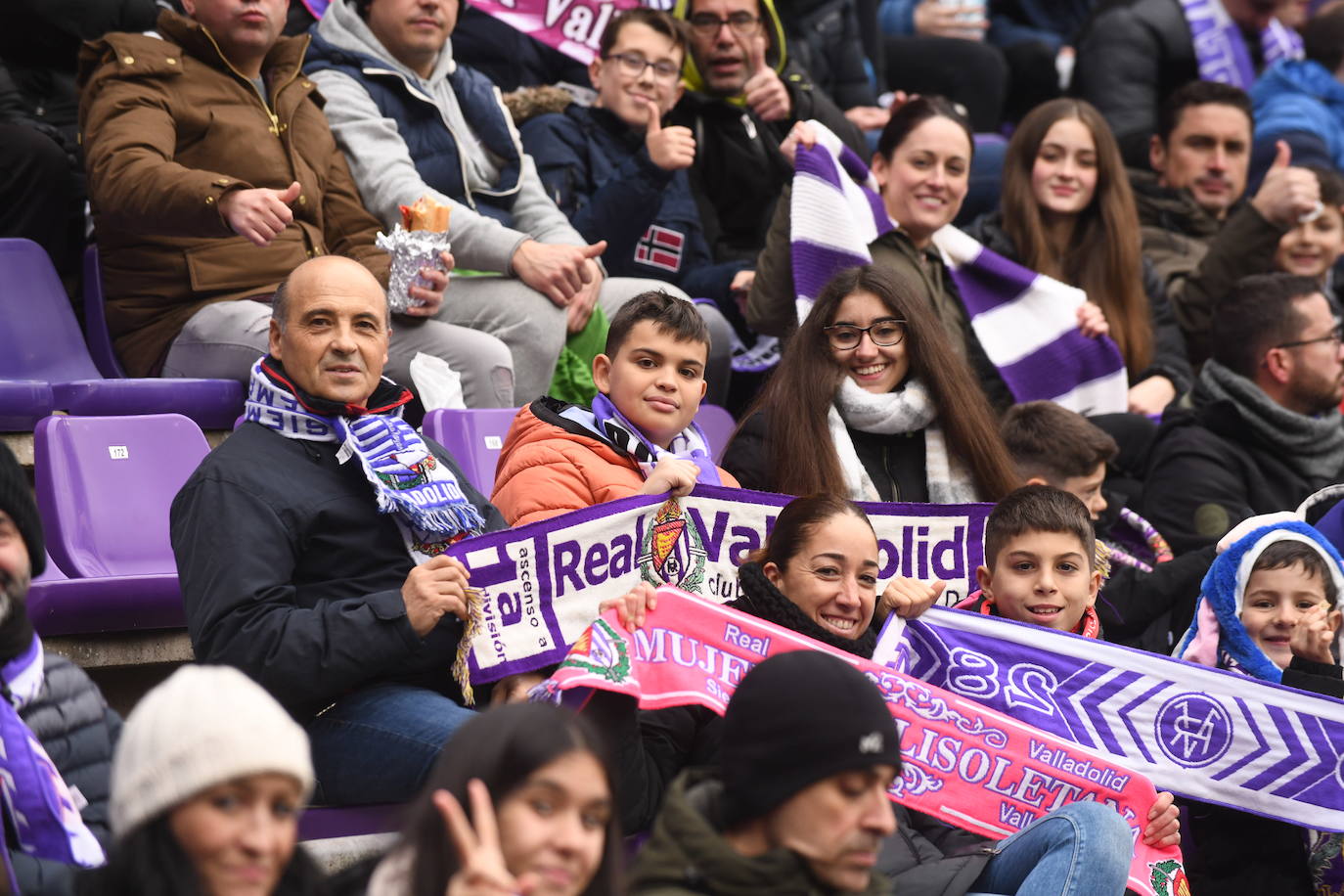 Fotos: Búscate en la grada del Real Valladolid-Rayo Vallecano (2/4)