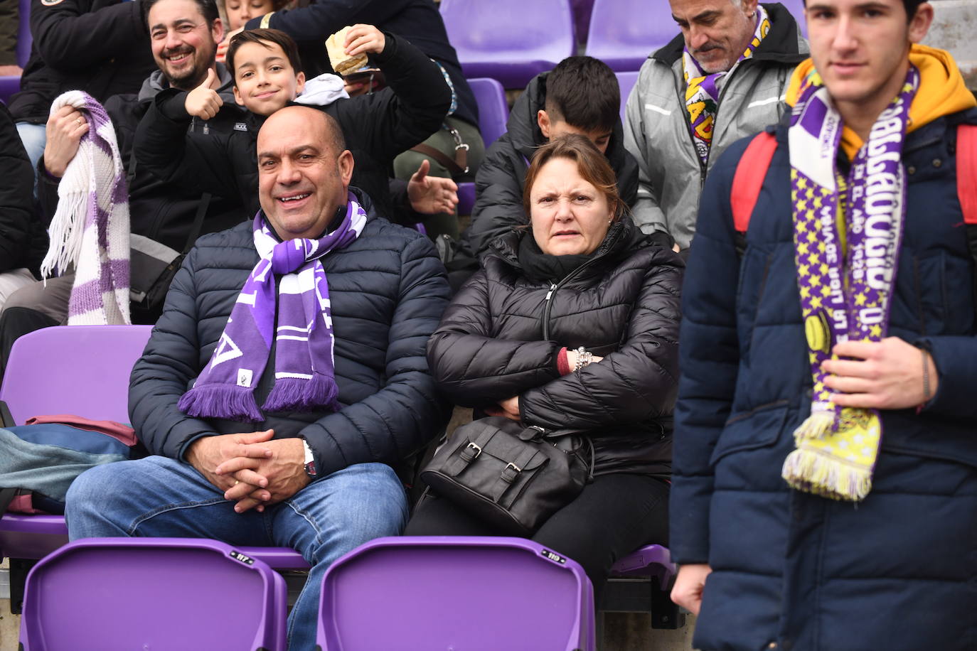 Fotos: Búscate en la grada del Real Valladolid-Rayo Vallecano (2/4)
