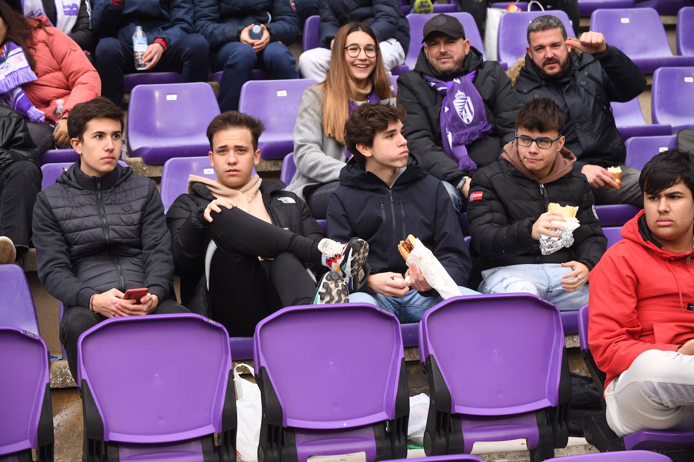 Fotos: Búscate en la grada del Real Valladolid-Rayo Vallecano (3/4)