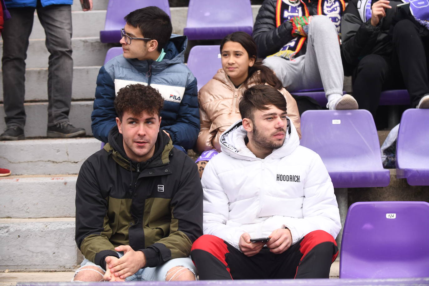 Fotos: Búscate en la grada del Real Valladolid-Rayo Vallecano (3/4)