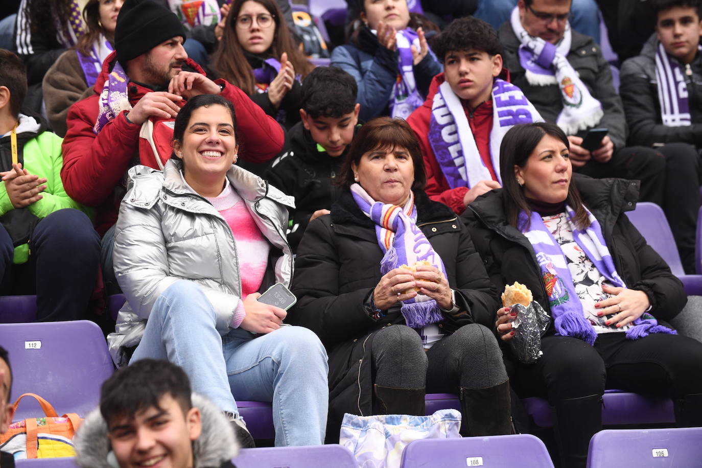 Fotos: Búscate en la grada del Real Valladolid-Rayo Vallecano (3/4)
