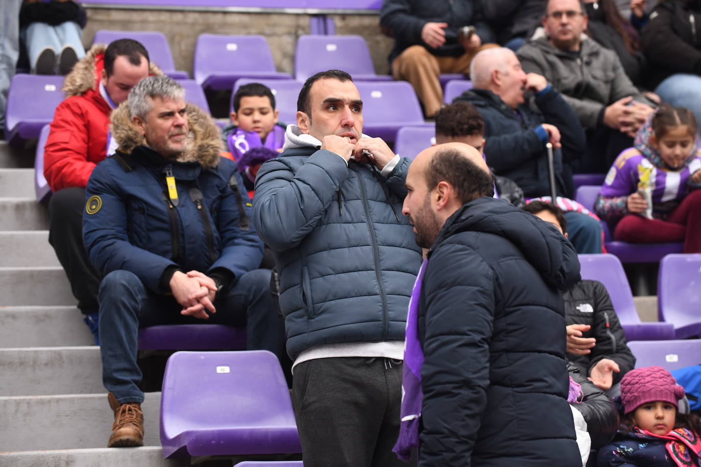 Fotos: Búscate en la grada del Real Valladolid-Rayo Vallecano (3/4)