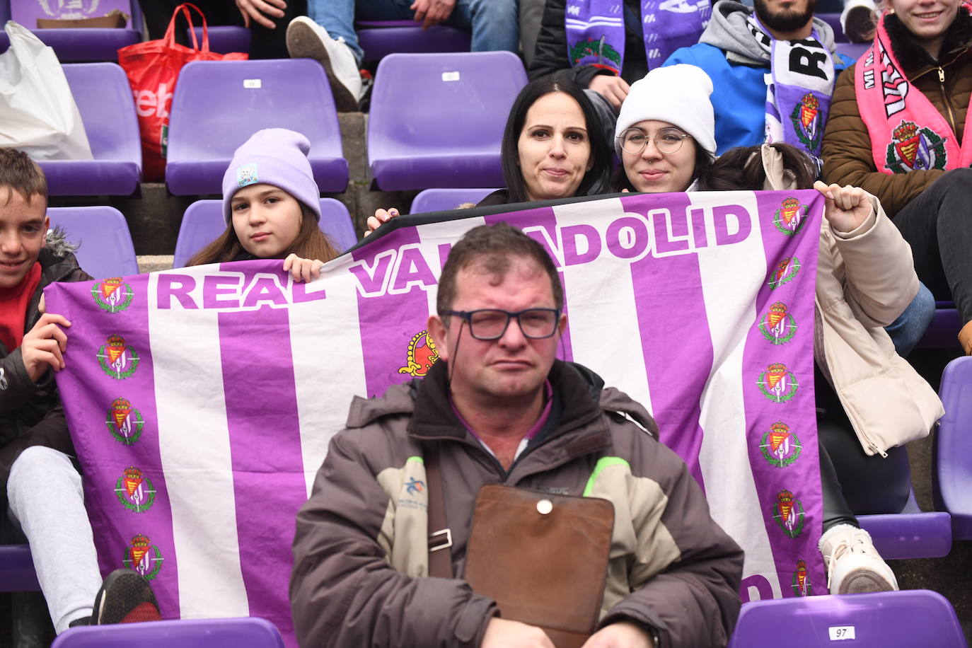 Fotos: Búscate en la grada del Real Valladolid-Rayo Vallecano (4/4)