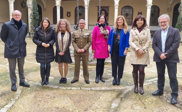 Autoridades participantes en la presentación de los actos. 