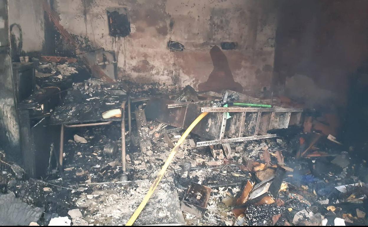 Estado en el que quedó la cocina tras el incendio. 