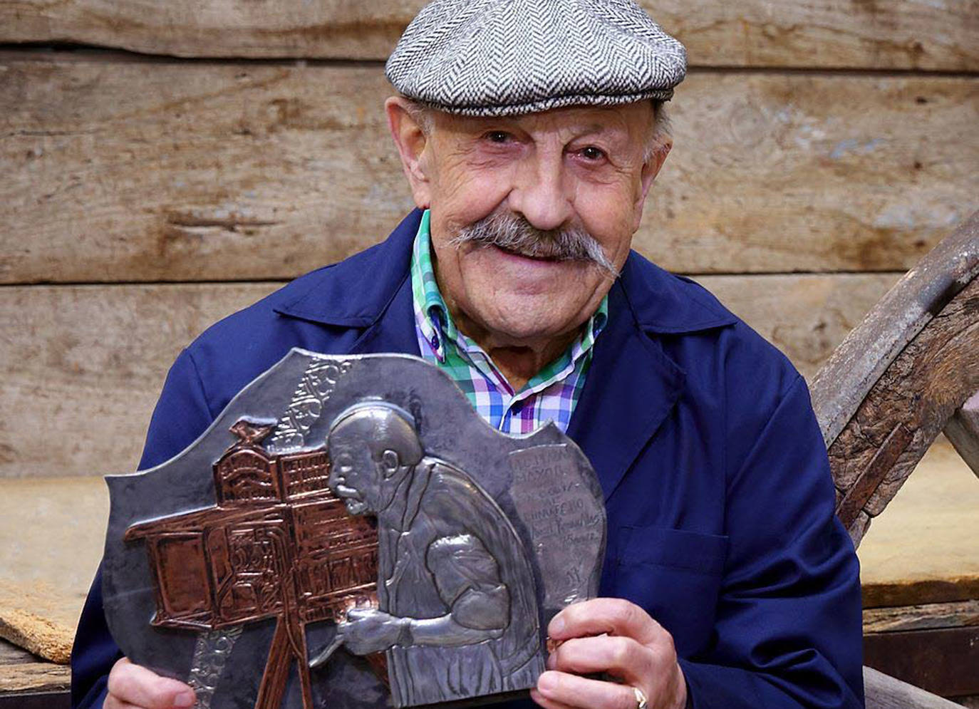 Fallece Ángel Román, el Minutero de Segovia. 