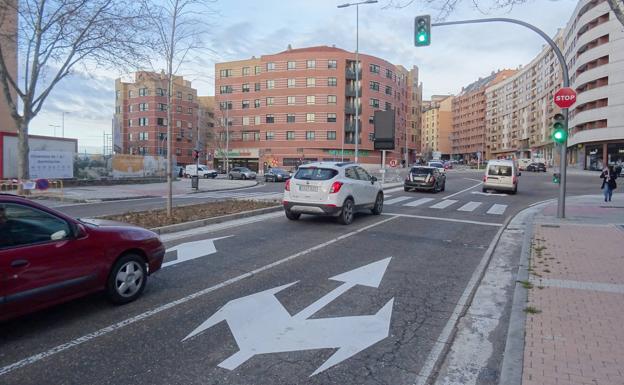 Nuevos sentidos de circulación en la calle José Garrote Tebar antes del cruce con Ciudad de la Habana.