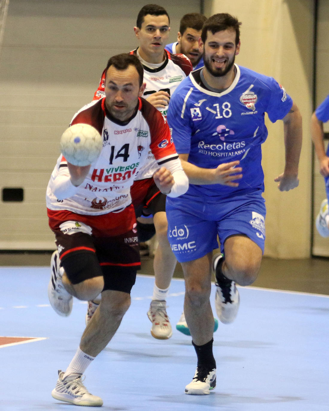 Partido amistoso entre el Balonmano Nava y el Atlético Valladolid 