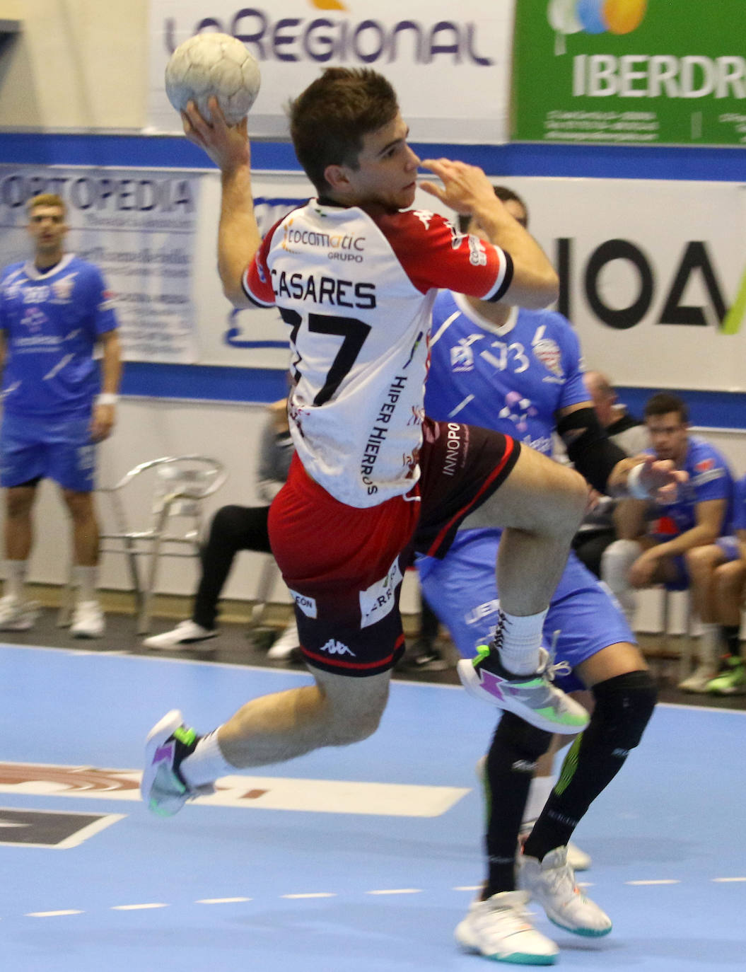 Partido amistoso entre el Balonmano Nava y el Atlético Valladolid 