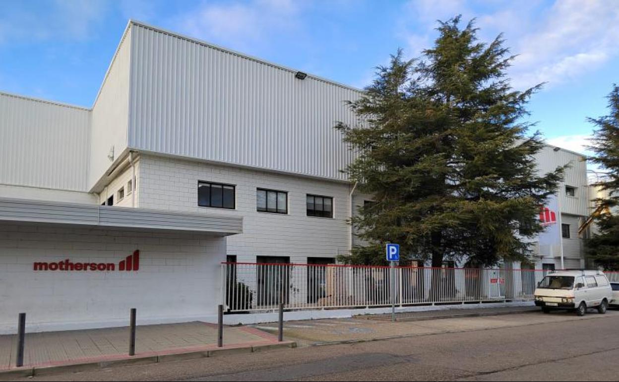 Exterior de la fábrica de Motherson en Medina de Rioseco. 