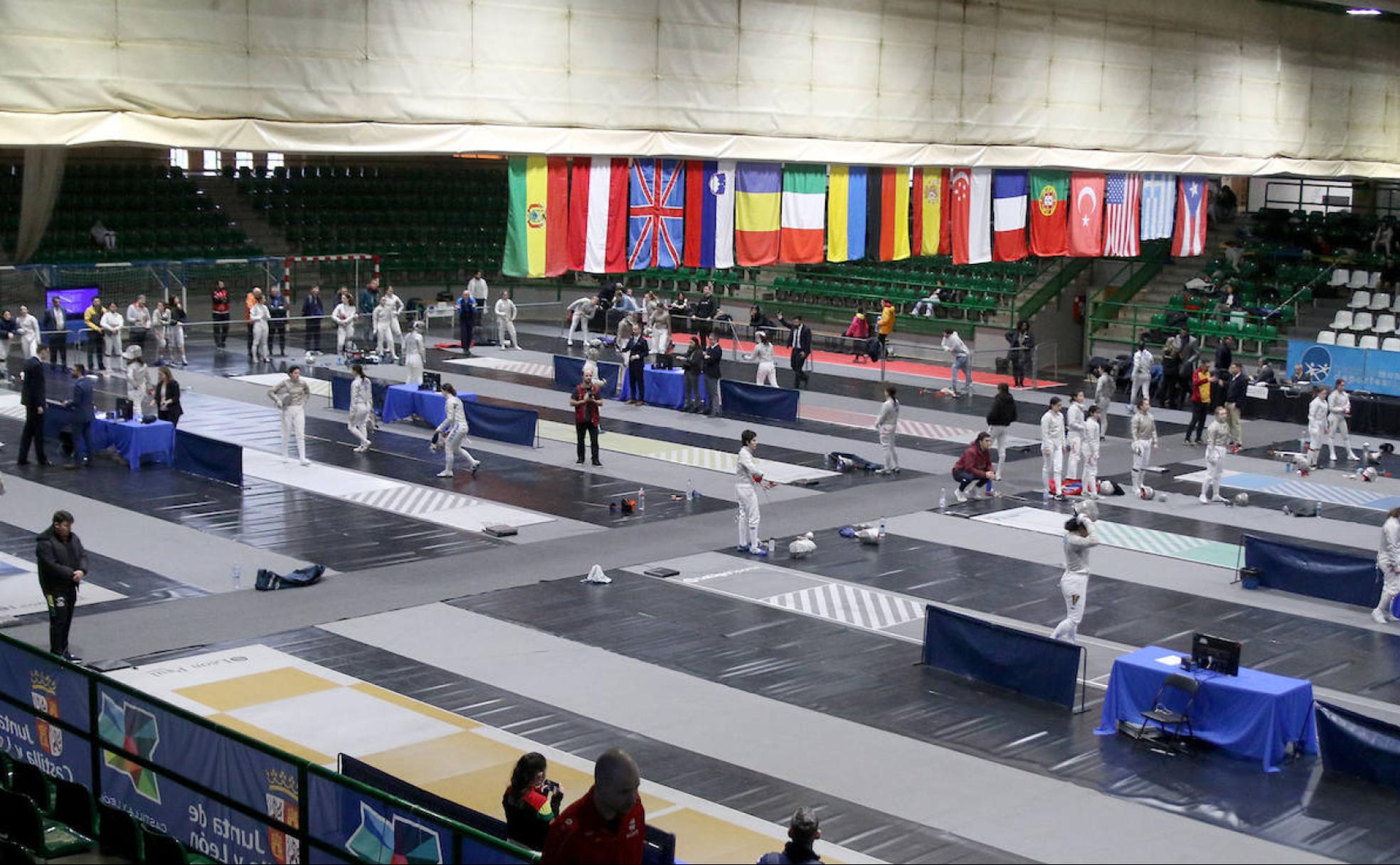 Nueve pistas acogieron simultáneamente las eliminatorias de la Copa del Mundo Junior de Sable femenino, este sábado, en Segovia. 