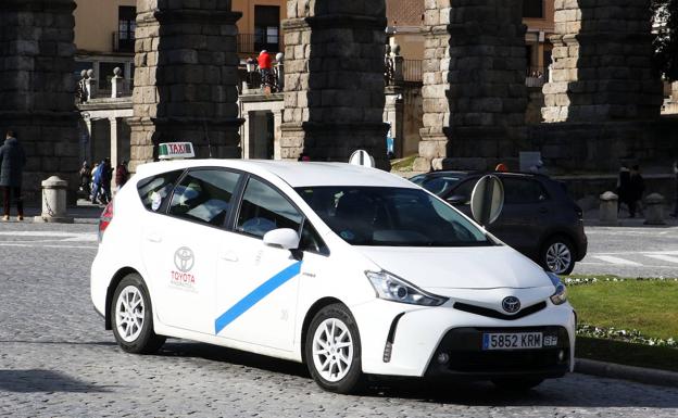 Los taxistas de Segovia piden cambiar algunas señales y control contra el intrusismo