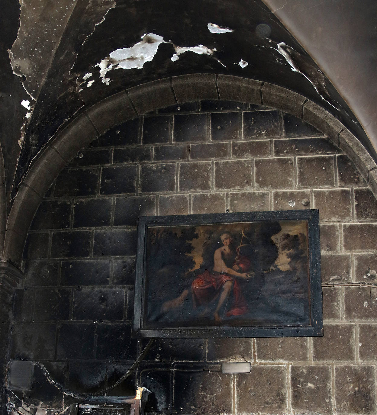 Estado de la iglesia de la Trinidad tras el incendio. 