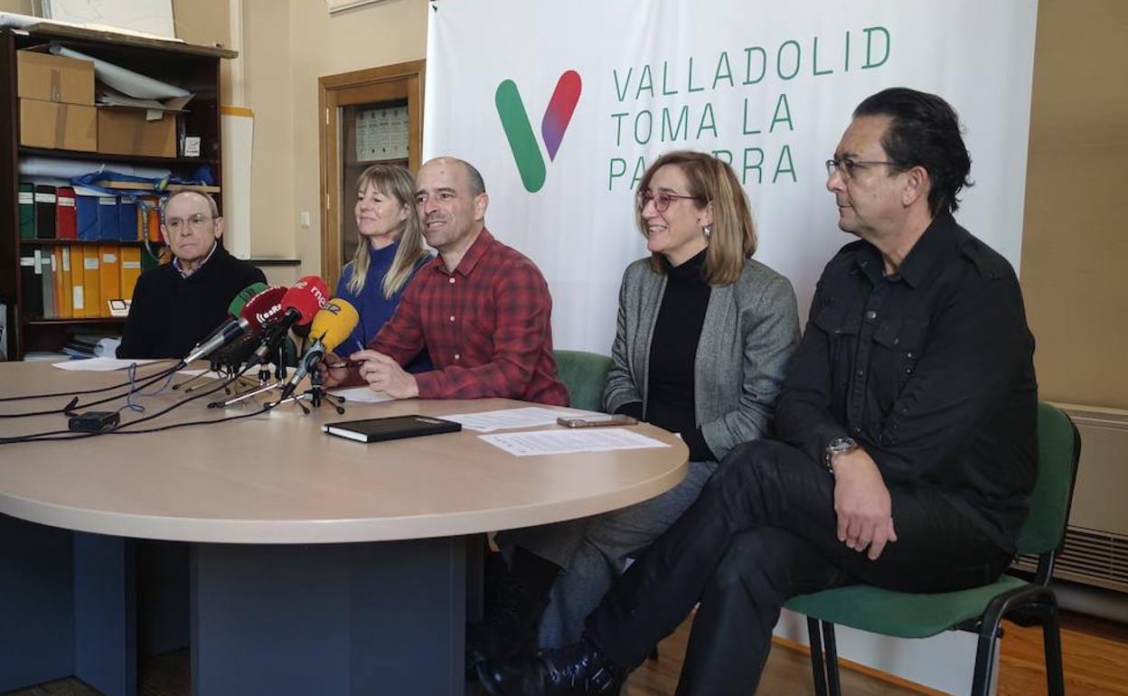 Urbano Blanco (Alianza Verde), Jennifer Moureau (Equo), Santiago Campos (VTLP), Rocío Anguita (Izquierda Unida), José Antonio García (Podemos), en la presentación del proceso de primarias. 