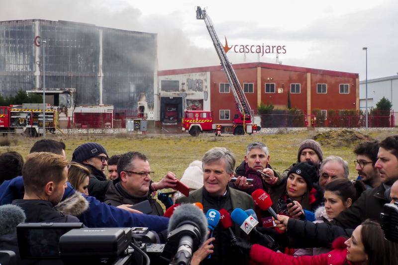 Alfonso Jiménez atiende a los periodistas tras el incendio.