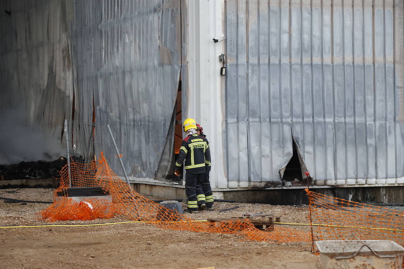 Fotos: Arde la planta de Cascajares en Dueñas